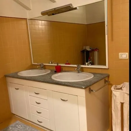 Alexis 2 Homestay Novara